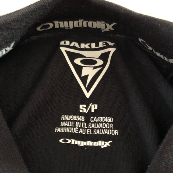 Oakley Short Sleeve T shirt size S - Picture 3 of 3